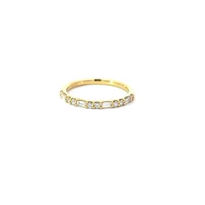 18ct Yellow Gold Baguette and Round Diamond Ring